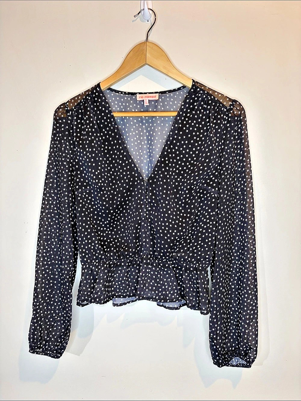 re:named Star Print V-Neck Blouse in Black & White Like New Size S